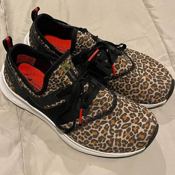 New Balance like new tennis shoe - Picture 2 of 8